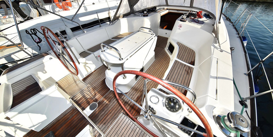 Dufour 382