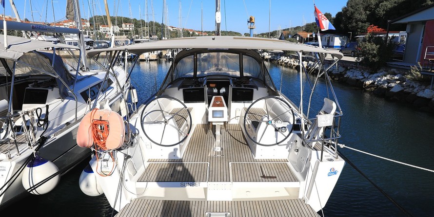 Dufour 382