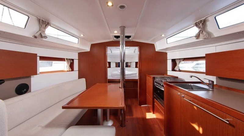 Beneteau Oceanis 38.1