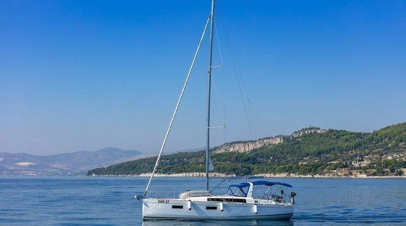 Beneteau Oceanis 38.1