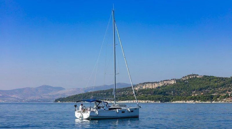 Beneteau Oceanis 38.1