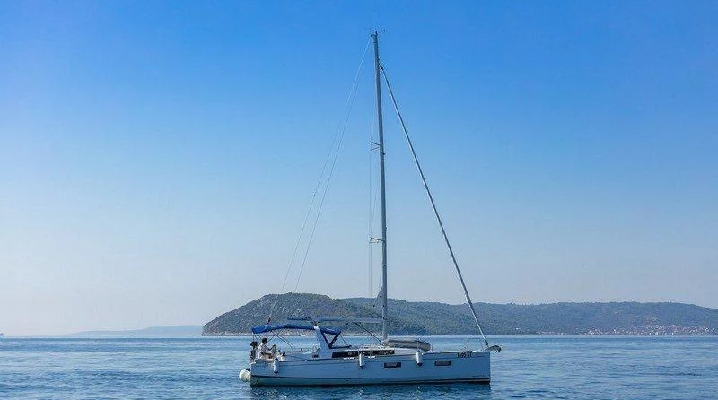 Beneteau Oceanis 38.1