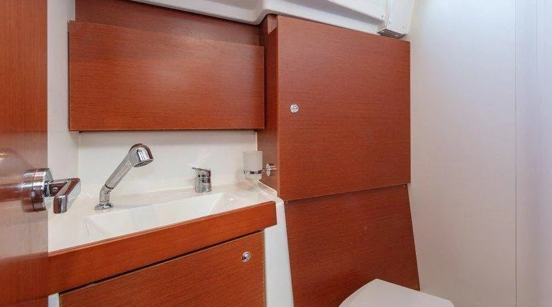 Beneteau Oceanis 38.1