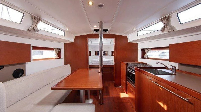 Beneteau Oceanis 38.1