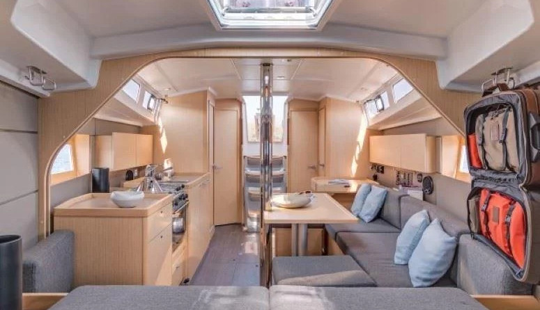 Beneteau Oceanis 38.1