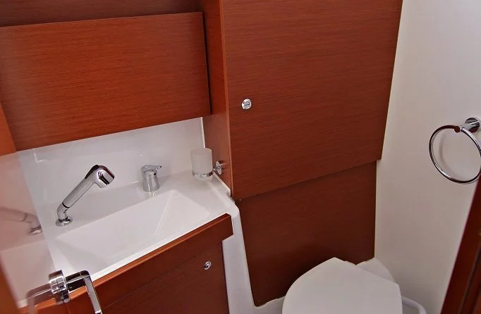 Beneteau Oceanis 38.1