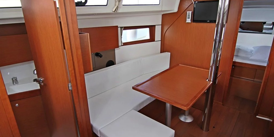 Beneteau Oceanis 38.1