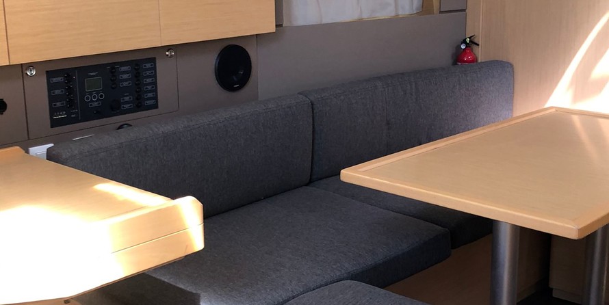 Beneteau Oceanis 38.1