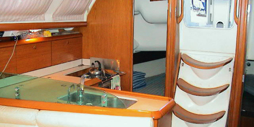 Sun Odyssey 37