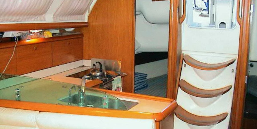 Sun Odyssey 37