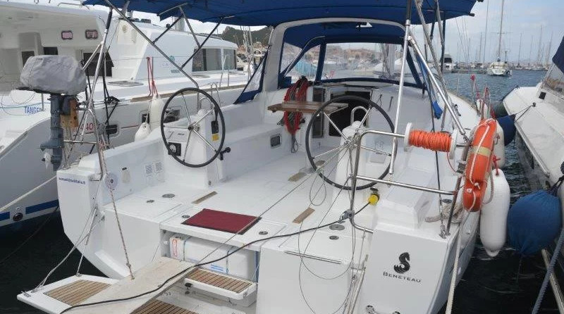 Oceanis 38