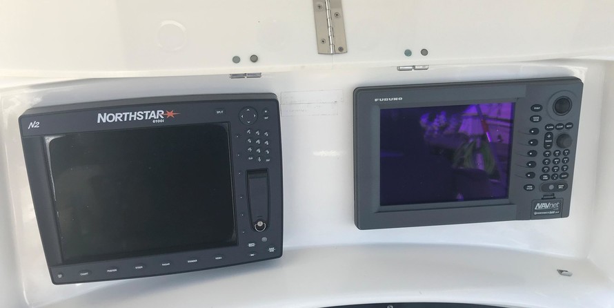 Boston Whaler 320 Outrage Cuddy Cabin