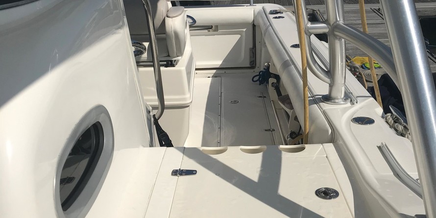 Boston Whaler 320 Outrage Cuddy Cabin