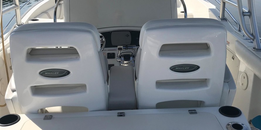 Boston Whaler 320 Outrage Cuddy Cabin
