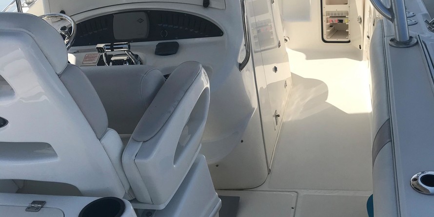Boston Whaler 320 Outrage Cuddy Cabin