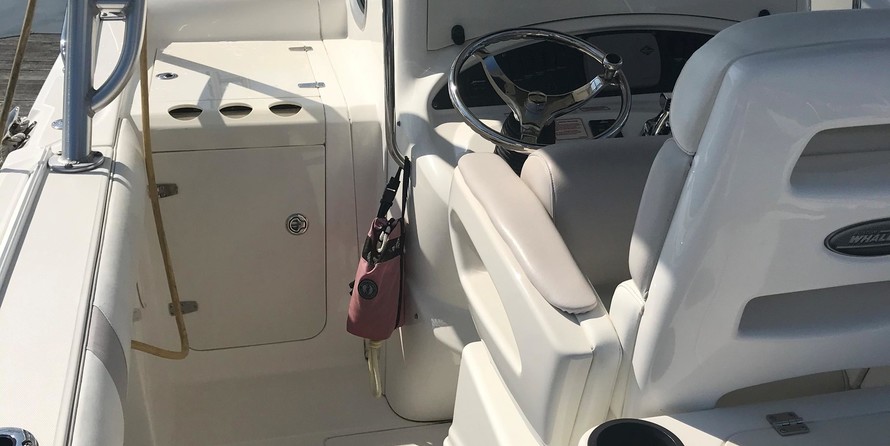 Boston Whaler 320 Outrage Cuddy Cabin