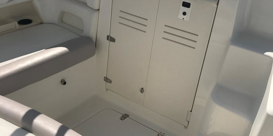 Boston Whaler 320 Outrage Cuddy Cabin