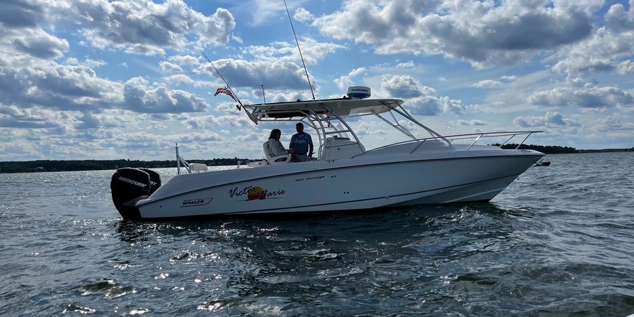 Boston Whaler 320 Outrage Cuddy Cabin