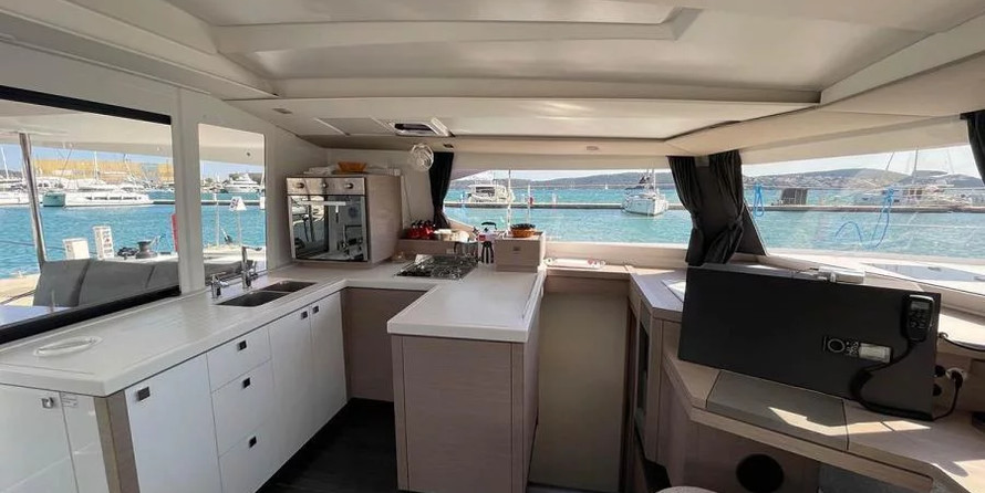 Fountaine Pajot Astrea 42