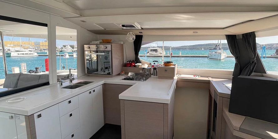 Fountaine Pajot Astrea 42