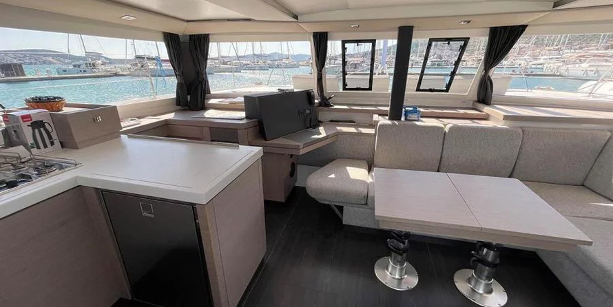Fountaine Pajot Astrea 42