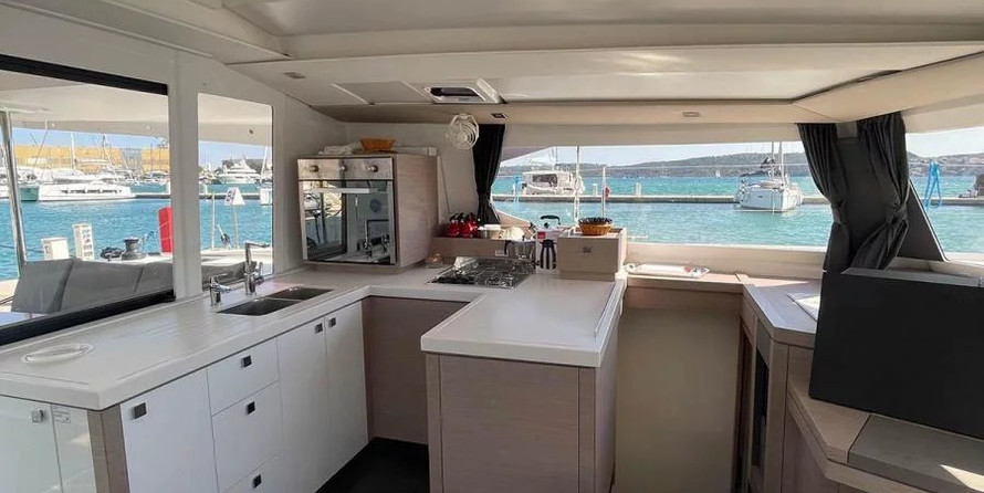 Fountaine Pajot Astrea 42