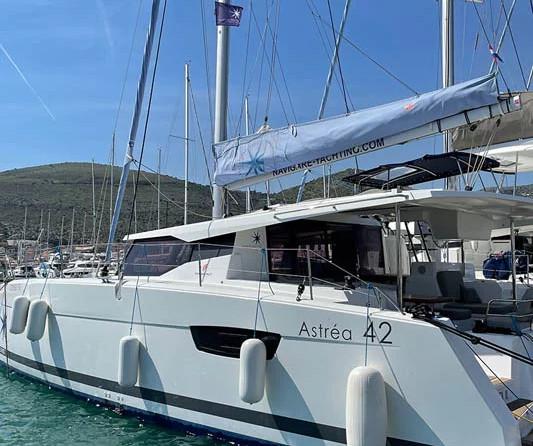 Fountaine Pajot Astrea 42