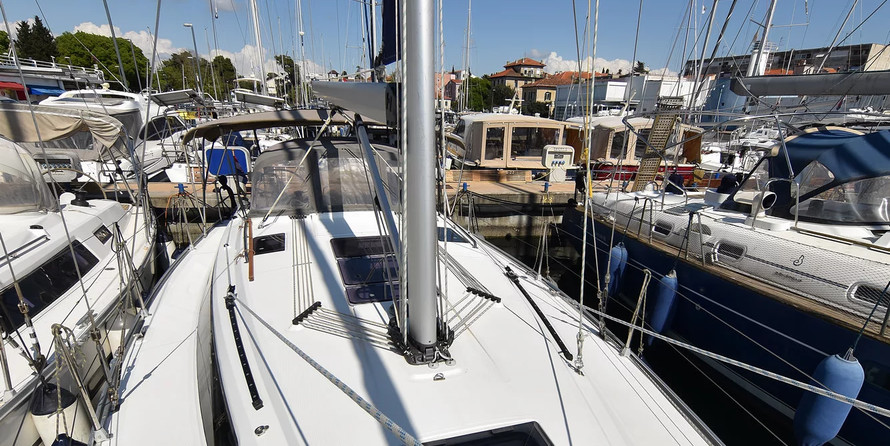 Bavaria 37