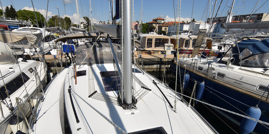 Bavaria 37