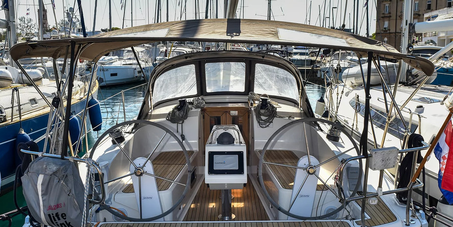 Bavaria 37