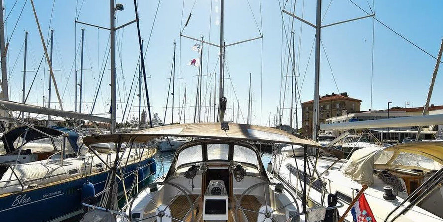 Bavaria 37