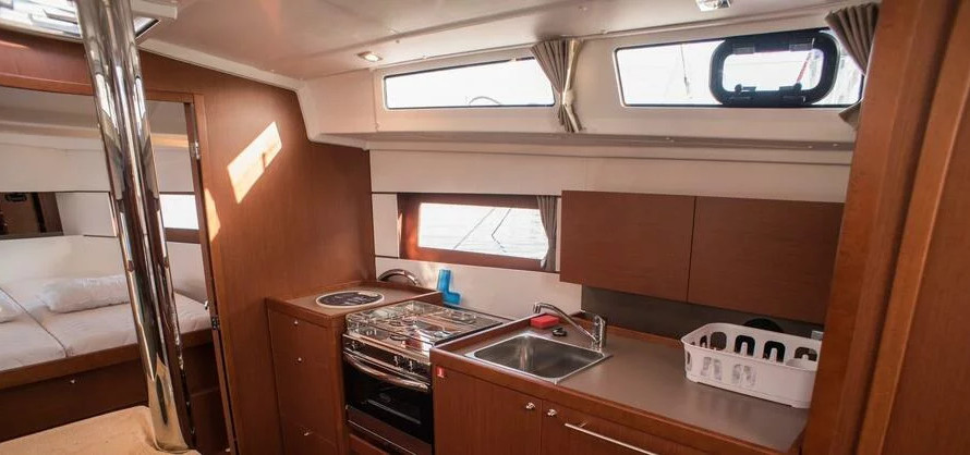 Beneteau Oceanis 38.1