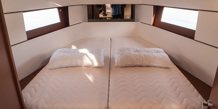 Beneteau Oceanis 38.1