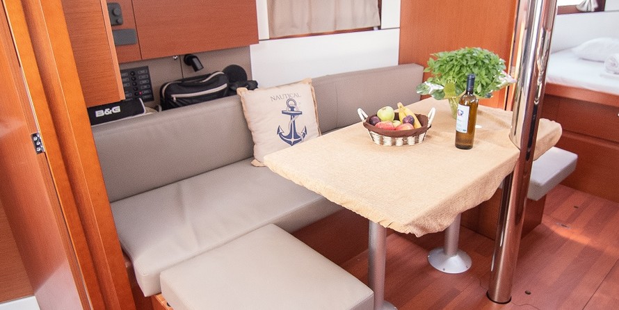 Beneteau Oceanis 38.1