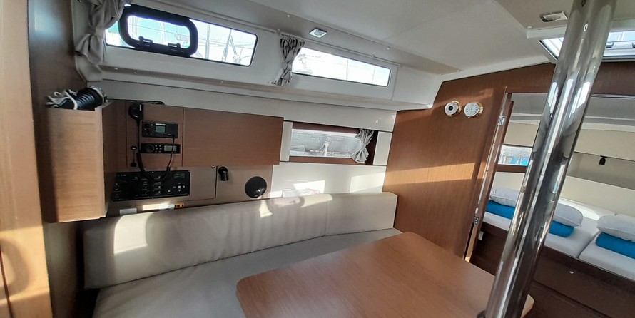 Beneteau Oceanis 38.1
