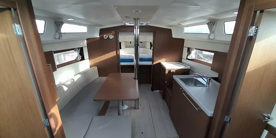 Beneteau Oceanis 38.1