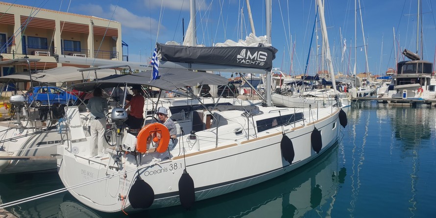 Beneteau Oceanis 38.1