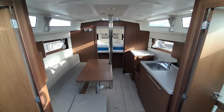 Beneteau Oceanis 38.1