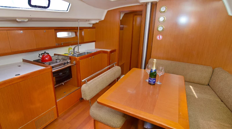 Beneteau Oceanis 43