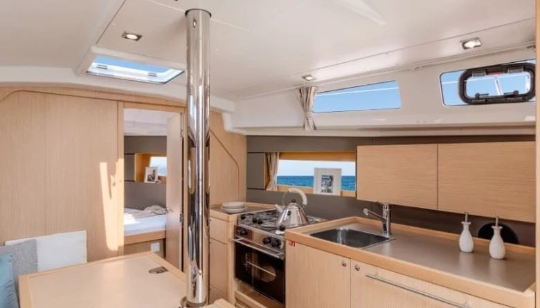 Beneteau Oceanis 35.1