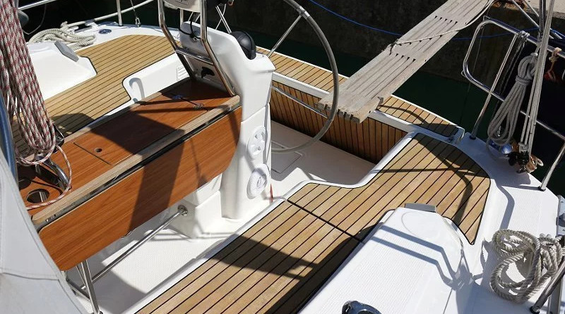 BAVARIA C 33