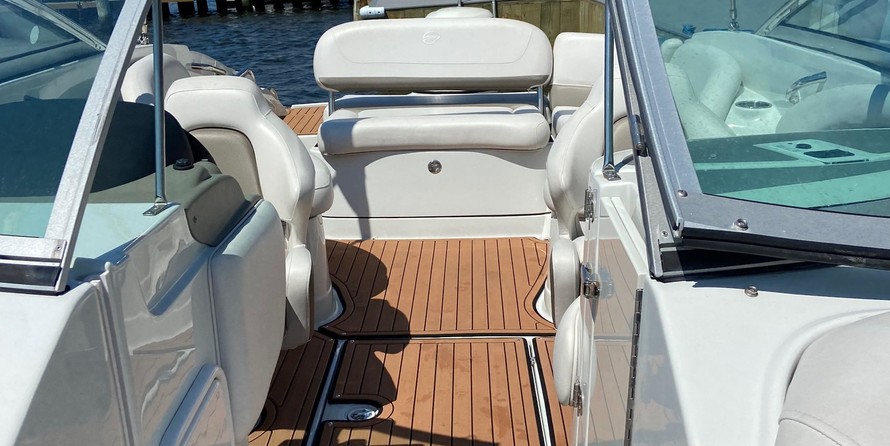 Crownline E24 XS