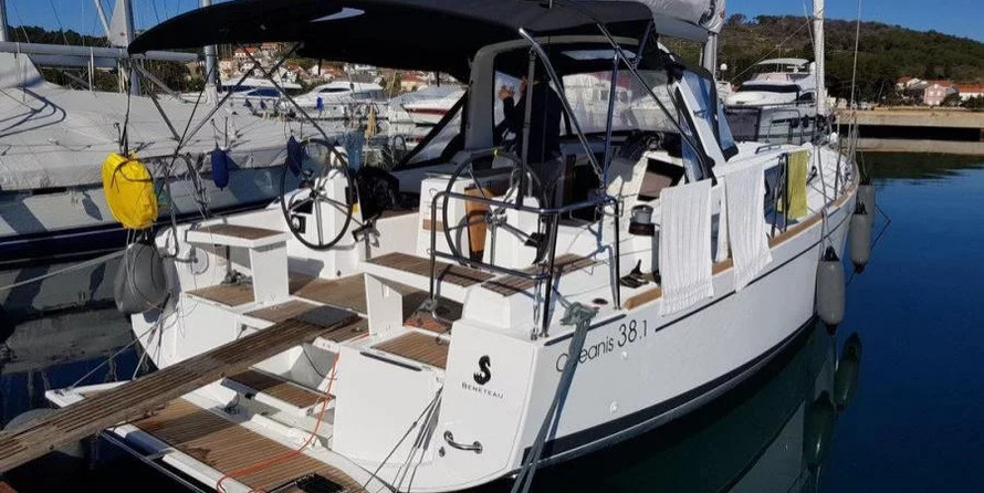 Beneteau Oceanis 38.1