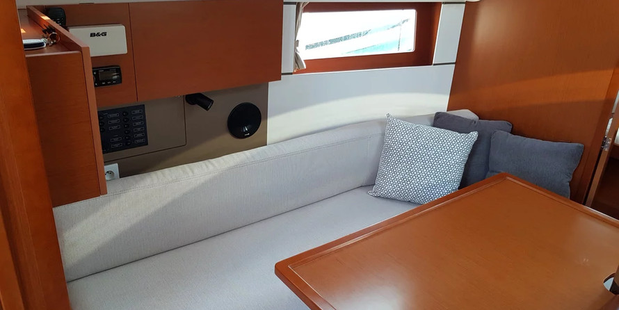 Beneteau Oceanis 38.1