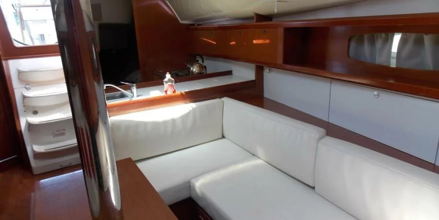 Beneteau Oceanis 37