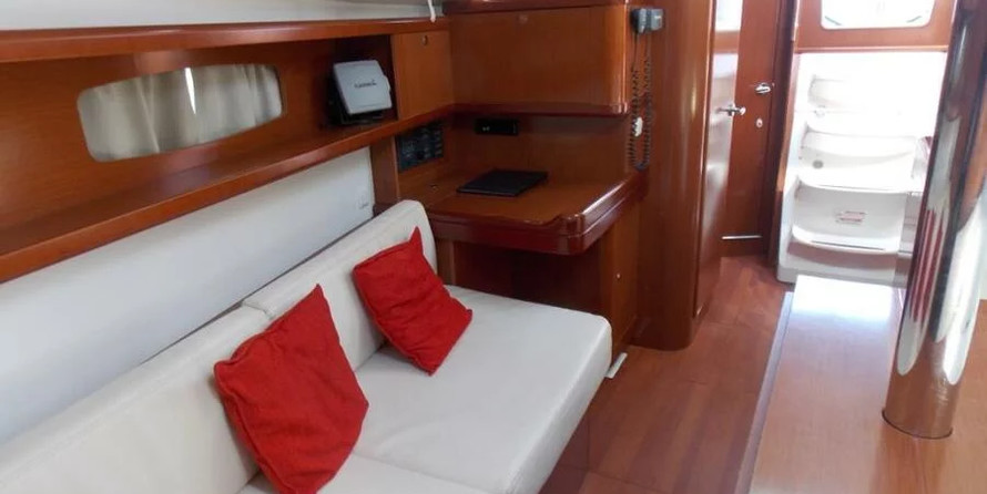Beneteau Oceanis 37