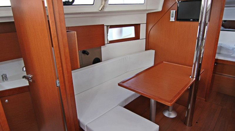 Beneteau Oceanis 38.1