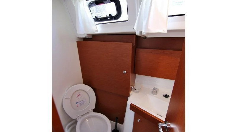 Beneteau Oceanis 38.1