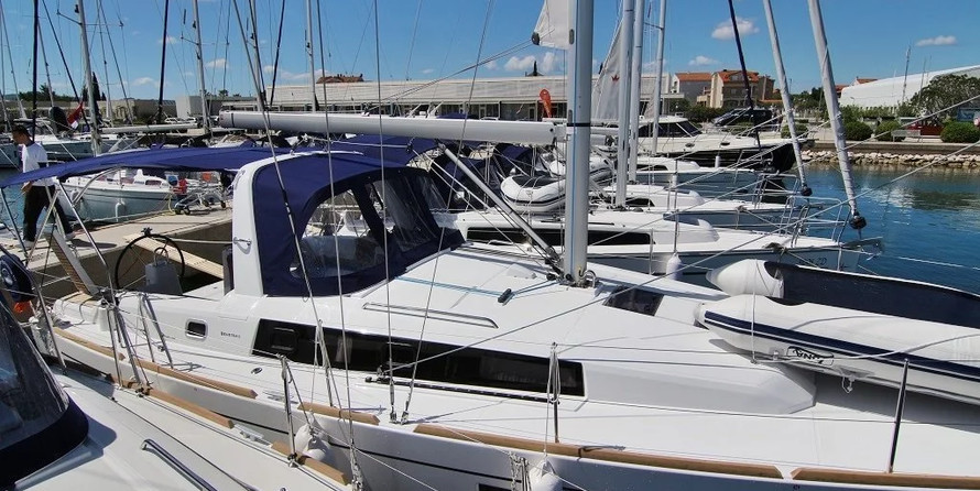 Beneteau Oceanis 38.1