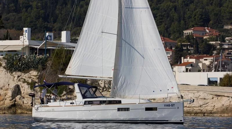 Beneteau Oceanis 35